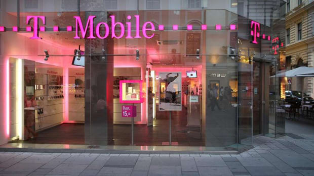 T-Mobile Targets Verizon With #GetOutofTheRed Limited Time Offer