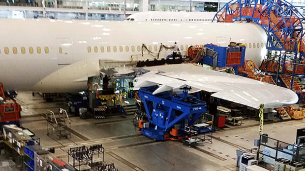 Boeing, Rolls-Royce Say Middle East Instability Hasn't Affected Orders