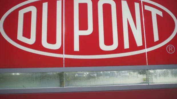 Dupont Beats Fourth-Quarter Estimates, Cautions on Dow Chemical Merger Costs