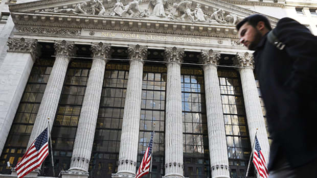 Week in Review: Retail Does U-Turn to Carry S&P 500, Nasdaq to New Records