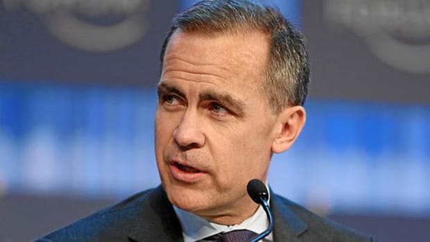 Bank of England Holds Rates, Lifts Growth Forecasts, Cautions on Inflation