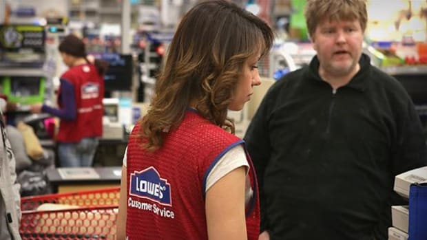 Lowe's Lengthens Worker Shifts in Effort to Combat Home Depot Dominance