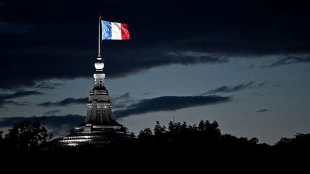 Shots Fired on Paris' Champs-Elysées
