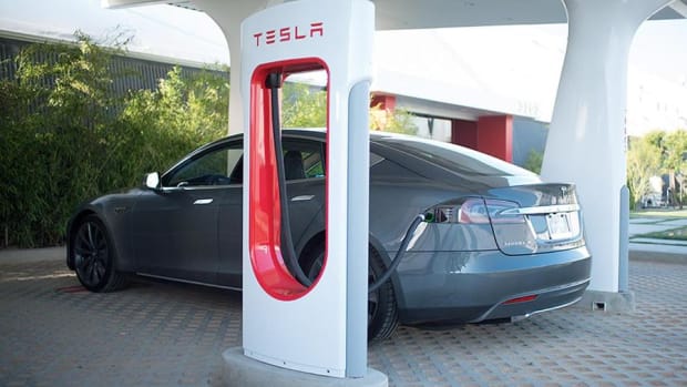 Closing Bell: Tesla Enters Bear Market; Dow Falls More than 100 Points on Geopolitical Worries