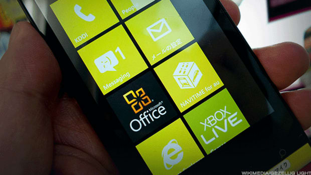 Toshiba Shares Slump After S&P Warns of 'Selective Default'