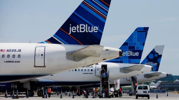 JetBlue Shares Take Off on Raised Outlook