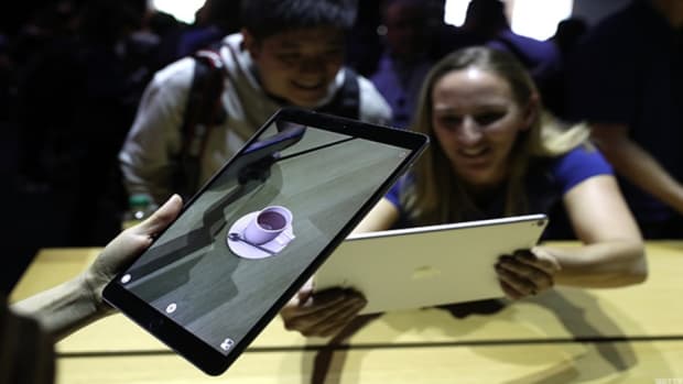 Tech Stocks Continue To Slide Amid Global Selloff