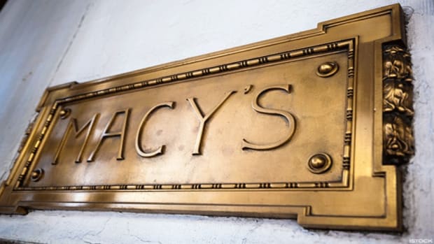 Macy's Woes More Evidence Shoppers Avoiding Traditional Malls