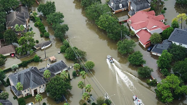 Travelers Halts Share Buybacks as Hurricane Harvey Losses Mount