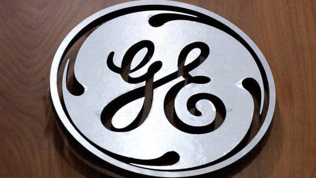 GE Puts a Stop to Dow String of Records, Rest of Wall Street Falls