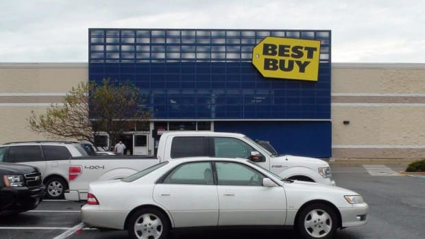 Midday Report: Best Buy Lags S&P 500 Even After Earnings Beat; Wall Street Wavers