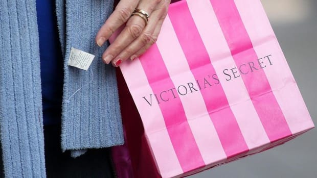 More Trouble in the Mall: L Brands Stock Tanks on Lowered Earnings Outlook