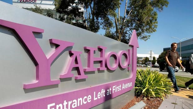 Charts Show the Bottom Could Drop Out of Yahoo!'s Stock Soon