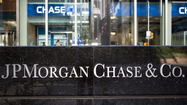 The One Bank Stock You Should Buy This Summer. Is it JPMorgan, Citi or RBC?