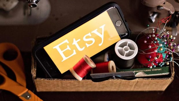 Midday Report: Etsy Slumps Amid Leadership Shakeup; Apple Weighs on Wall Street
