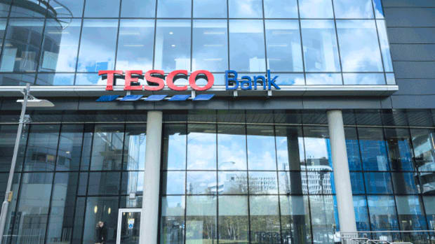 Tesco Tops First Half Profit Forecast, Resumes Dividend Payment as Sales Improve