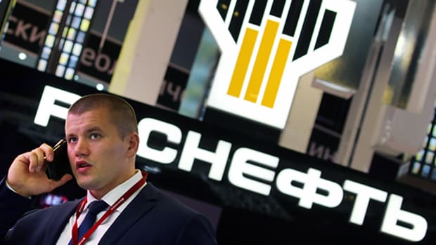 U.S. to Block Russia Crude Refinery Deal With Venezuela