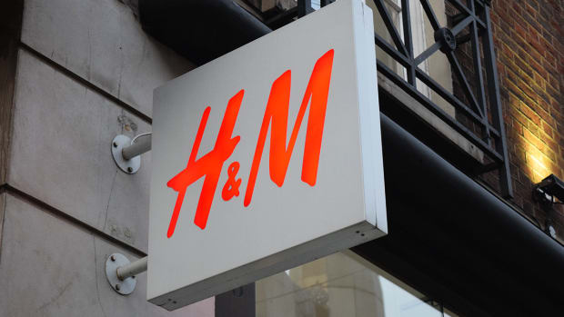 H&M Stock Falls as Barclays Says Inditex is a Better Retail Bet