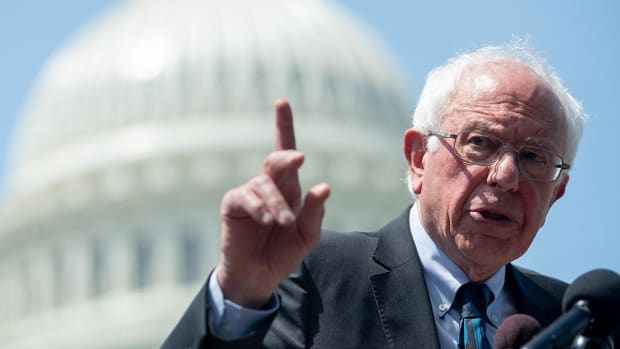 Sanders Only Democratic Candidate to Criticize Federal Reserve on Interest Rates