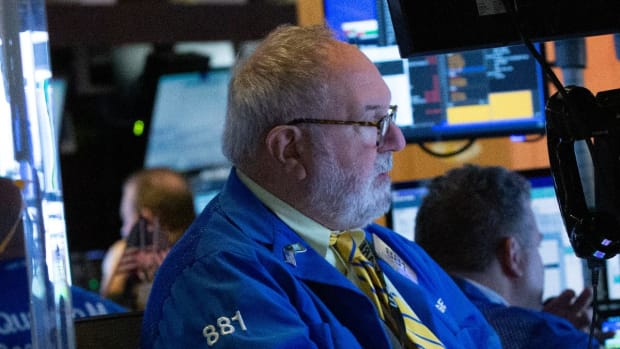 TD Ameritrade, Apple, Macy's, Tesla, Tiffany - 5 Things You Must Know Thursday