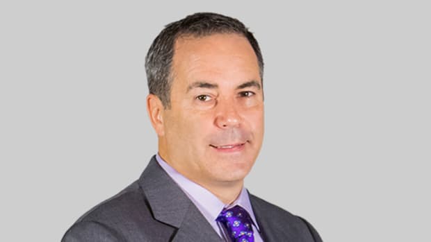 r1_des2337_authors_versace_chris