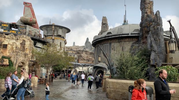 Star Wars Land at Disney Lead