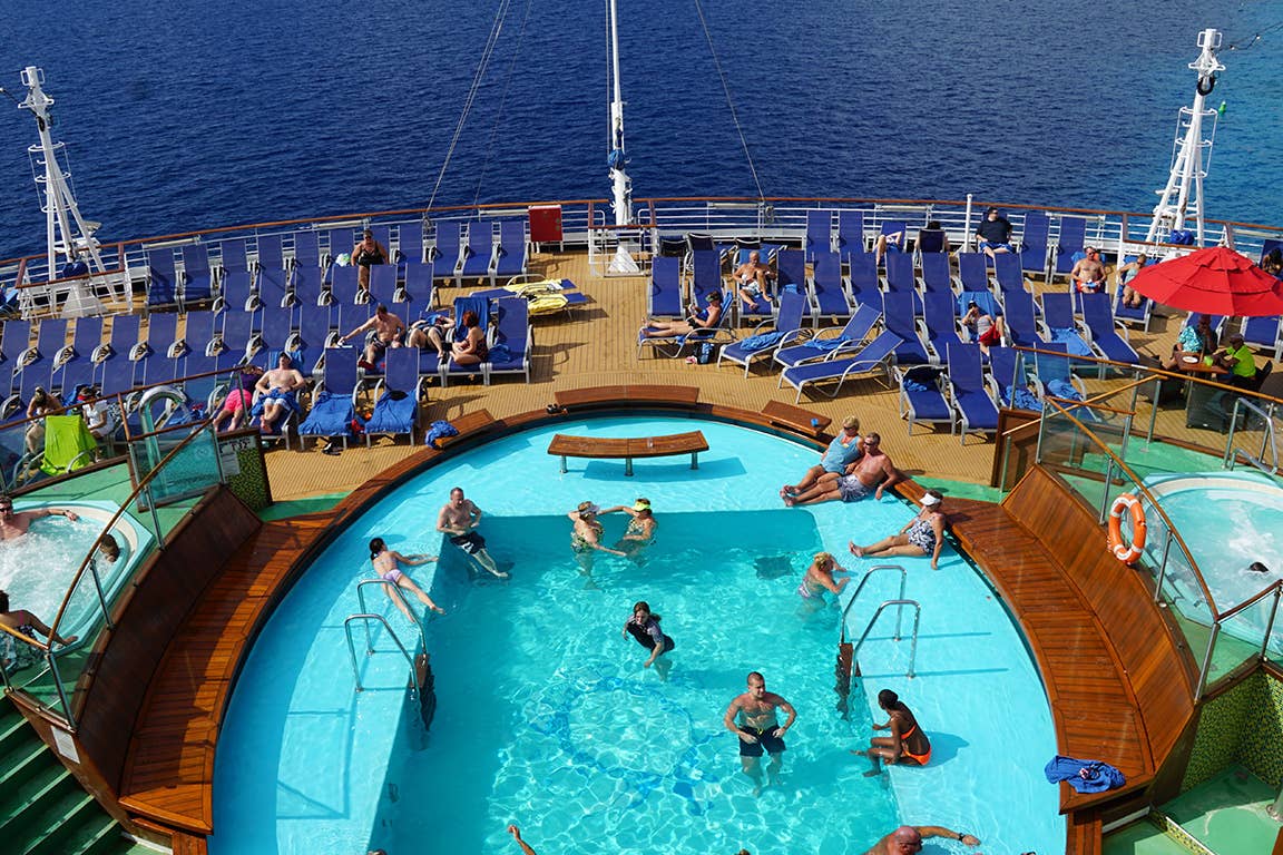 17 Carnival Breeze Ritu Manoj Jethani : Shutterstock