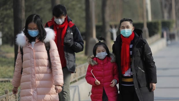 Chinese people wear masks in Beijing, China, 22 January 2020. Photo: EPA-EFE