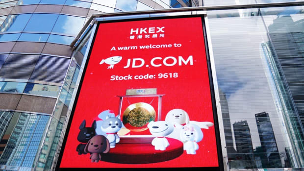 A screen showing the listing of JD.com outside the trading hall of Hong Kong sock exchange, on June 18, 2020. Photo: Xinhua