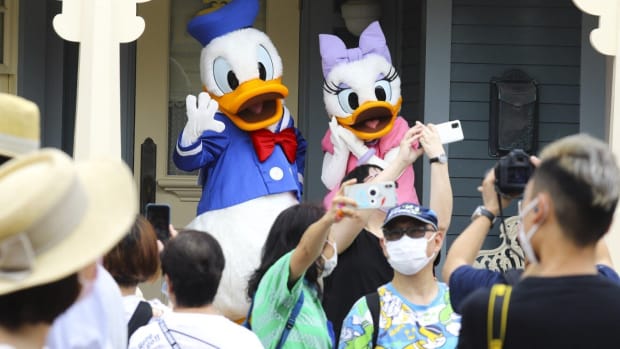 Selfies with popular Disney characters are still allowed, though with social-distancing rules in place. Photo: Dickson Lee