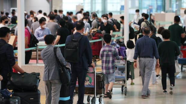 South Korean travellers in the departure lobby of Terminal 2 at the Incheon airport in South Korea on 23 July 2020 for their departure to the Chinese provincial city of Guangzhou. Photo: EPA-EFE