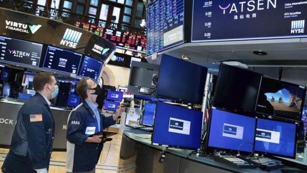 Traders work the floor of the New York Stock Exchange during the IPO of Chinese cosmetics company Yatsen Holding Ltd on November 19. Photo: NYSE via AP