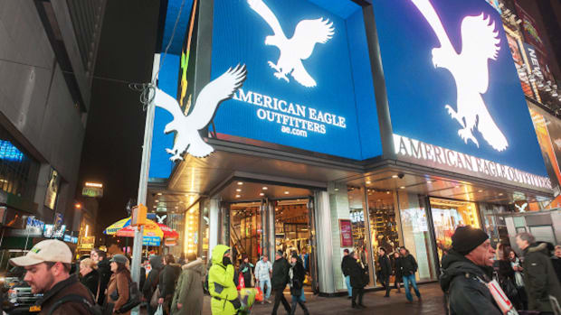 american-eagle-outfitters-spreads-wings-on-da-davidsons-buy-rating
