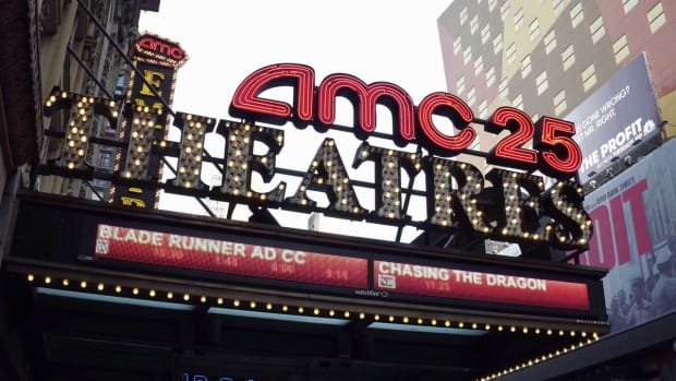 videoblocks-amc-theaters-exterior-lighting-in-downtown-new-york-city-4k_bjh7u-lapz__D