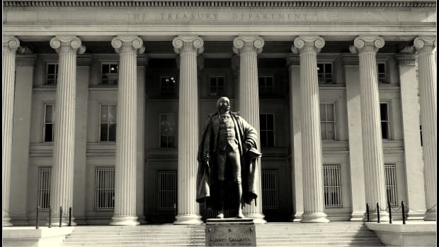 Photo of US Treasury Department building.