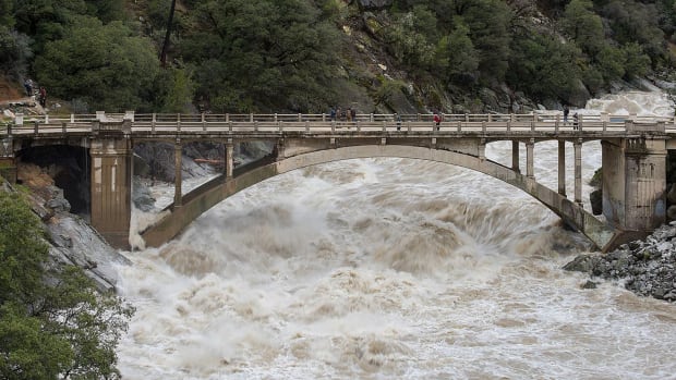 7 flood yuba river  Kelly M. Grow: California Department of Water Resources
