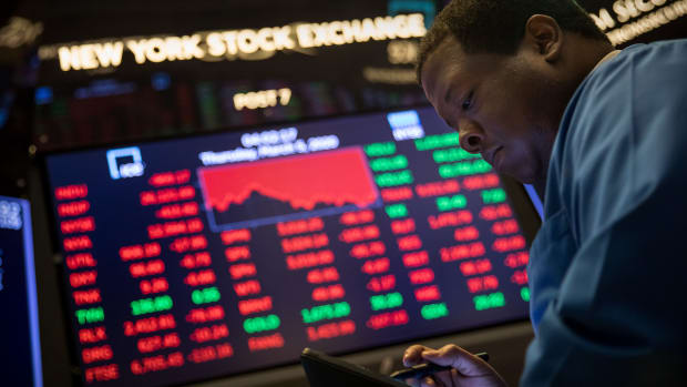 Trader New York Stock Exchange Lead