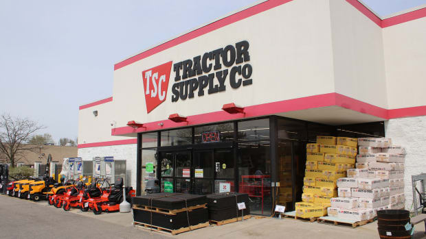 18 tractor supply ohio Eric Glenn : Shutterstock
