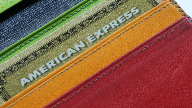 24 amex american express  tocak : Shutterstock.