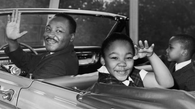 Martin Luther King Jr. waves with his children, Yolanda and Martin Luther III, from the 1964 World’s Fair in New York City. Photo by Hulton Archive/Getty Images