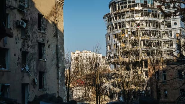Buildings in the Ukrainian city of Kharkiv that were destroyed by Russian bombardments. Marcus Yam/Los Angeles Times/Getty Images