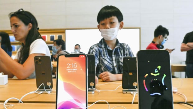 Visitors look at iPhones at an Apple store in Beijing, China, on August 6, 2020. Photo: Kyodo