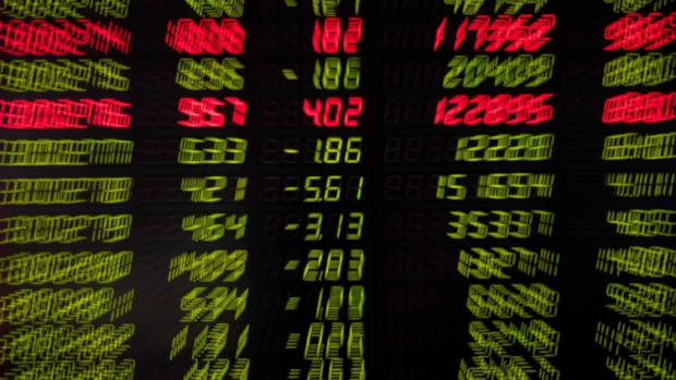 Hong Kong Stocks Complete Longest Losing Streak In 10 Weeks On Casino Slump, US Rate Outlook