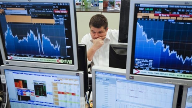 A trader monitors bond prices on trading terminals. Photo: EPA-EFE