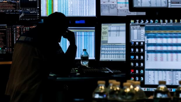 Hong Kong Stocks Surrender Gains As Tech Rally Fizzles Out Before Xiaomi, Kuaishou Report Earnings