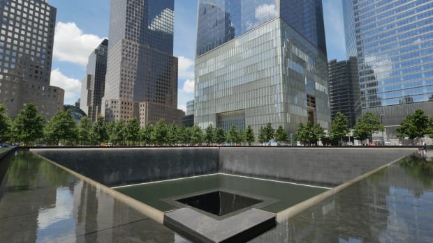 -911-world-trade-center-memorial-pools_Still001