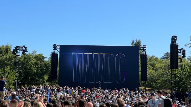 apple WWDC 2022 Tim Cook on Outdoor Stage