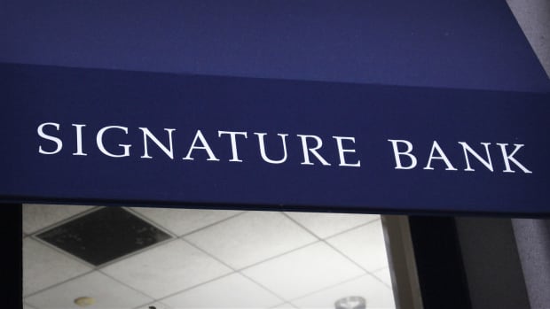Signature Bank Lead JS