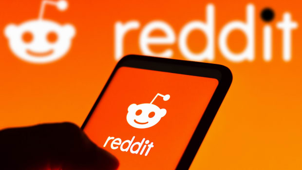 BRAZIL - 2021/12/20: In this photo illustration, the Reddit logo is seen displayed on a smartphone and in the background. (Photo Illustration by Rafael Henrique/SOPA Images/LightRocket via Getty Images)
