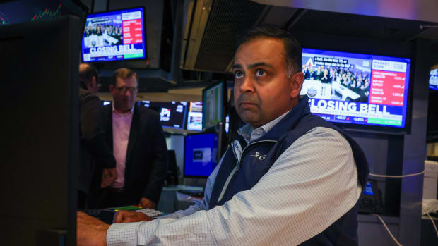 NEW YORK, NEW YORK - MAY 21: Traders work on the floor of the New York Stock Exchange (NYSE) on May 21, 2025 in New York City. The Dow dropped over 800 points as continued worries about tariffs and the state of the U.S. economy persist. (Photo by Spencer Platt/Getty Images)